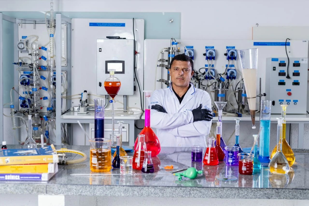 Quimico responsável Almir